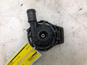 Gebruikte Waterpomp Volkswagen Crafter (SY) 2.0 TDI FWD Prijs € 49,00 Margeregeling aangeboden door Wessel Parts & Service B.V.