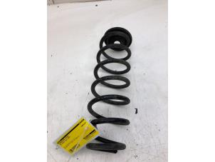 Gebruikte Schroefveer achter Volkswagen Taigo 1.0 TSI 110 12V Prijs € 29,00 Margeregeling aangeboden door Wessel Parts & Service B.V.