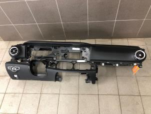 Gebruikte Dashboard Mercedes E (W213) E-200d 1.6 Turbo 16V Prijs € 599,00 Margeregeling aangeboden door Wessel Parts & Service B.V.