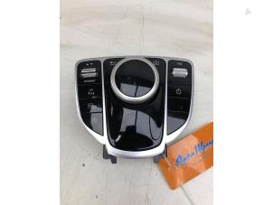 Gebruikte I-Drive knop Mercedes E (W213) E-200d 1.6 Turbo 16V Prijs € 225,00 Margeregeling aangeboden door Wessel Parts & Service B.V.