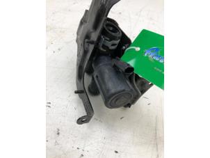 Gebruikte Extra waterpomp Audi Q4 Sportback (4FN) 40 e-tron Prijs € 49,00 Margeregeling aangeboden door Wessel Parts & Service B.V.