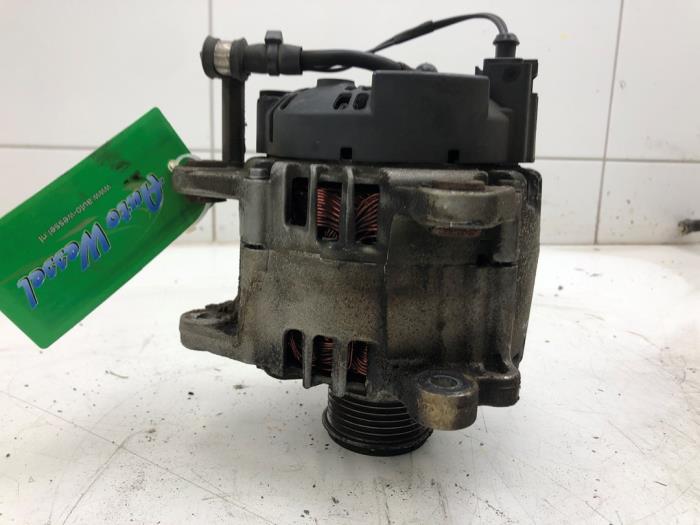 Gebruikte Dynamo Skoda Yeti (5LAC) 2.0 TDI 16V Prijs € 40,95 Margeregeling aangeboden door Wessel Parts & Service B.V.