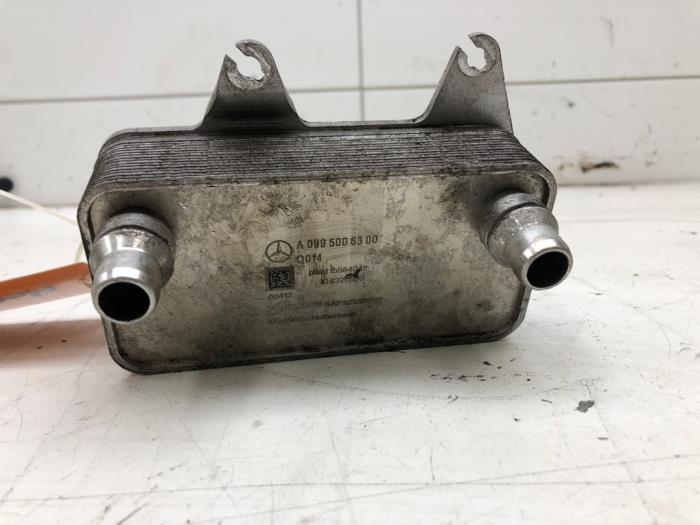 Gebruikte Oliekoeler Mercedes E (W213) E-200d 1.6 Turbo 16V Prijs € 40,95 Margeregeling aangeboden door Wessel Parts & Service B.V.