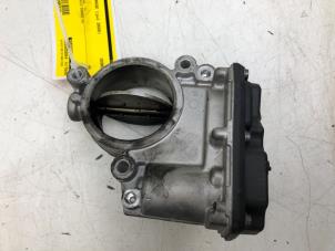 Gebruikte Gasklephuis Mercedes E (W213) E-200d 1.6 Turbo 16V Prijs € 39,00 Margeregeling aangeboden door Wessel Parts & Service B.V.