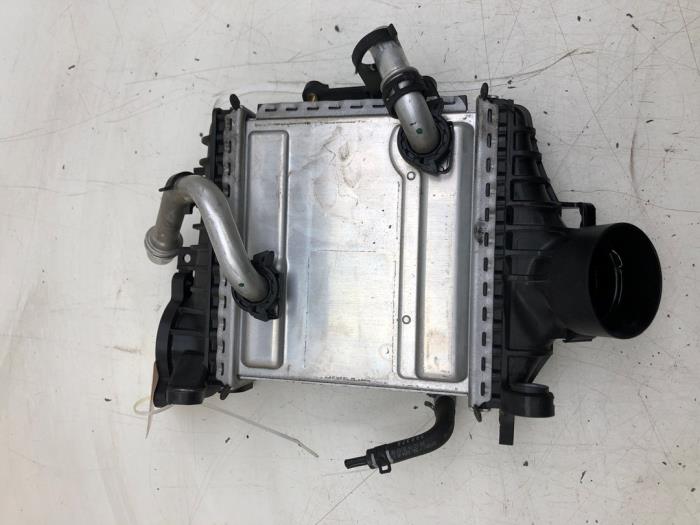 Gebruikte Intercooler Mercedes E (W213) E-200d 1.6 Turbo 16V Prijs € 103,95 Margeregeling aangeboden door Wessel Parts & Service B.V.