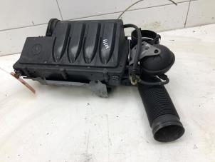Gebruikte Luchtfilterhuis Mercedes B (W245) 2.0 B-180 CDI 16V Prijs € 49,00 Margeregeling aangeboden door Wessel Parts & Service B.V.