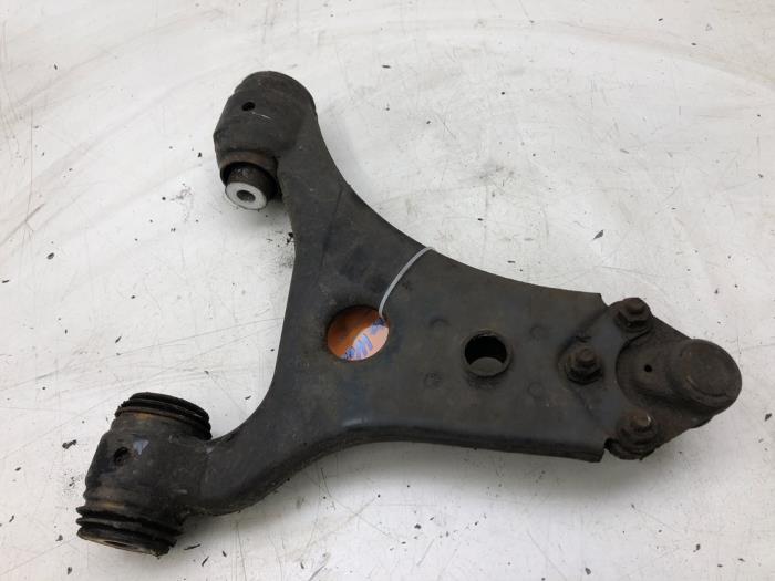 Draagarm links-voor van een Mercedes-Benz B (W245) 2.0 B-180 CDI 16V 2010