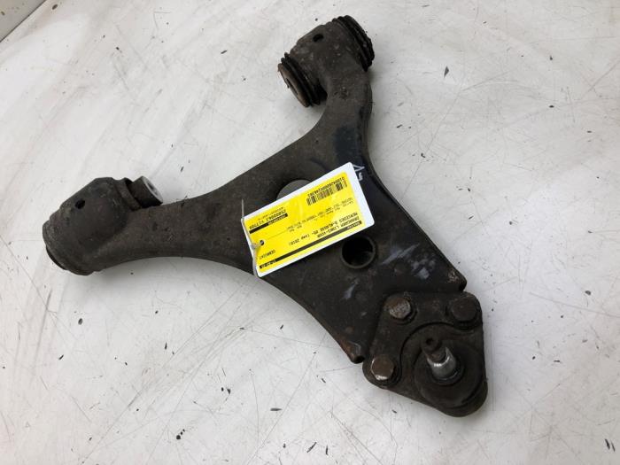 Draagarm links-voor van een Mercedes-Benz B (W245) 2.0 B-180 CDI 16V 2010