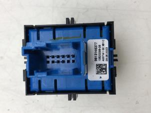 Gebruikte Handrem schakelaar Opel Mokka 1.2 Turbo 12V Prijs € 29,00 Margeregeling aangeboden door Wessel Parts & Service B.V.