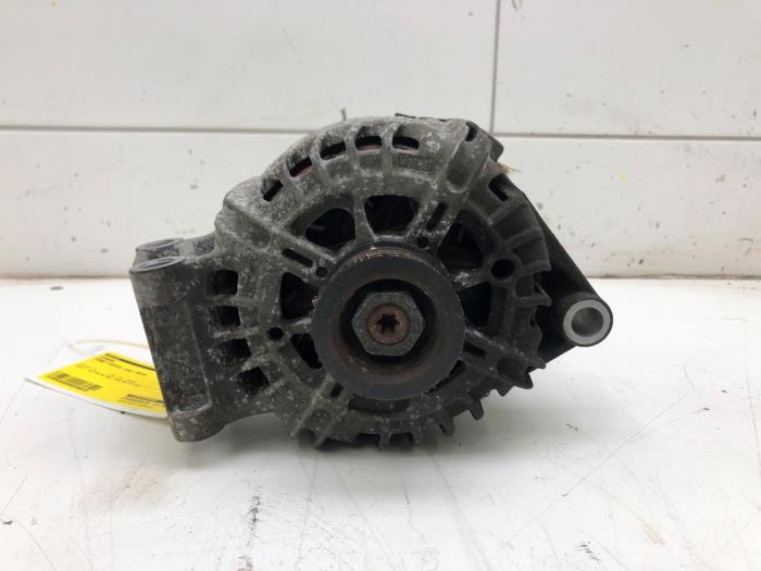 Gebruikte Dynamo Ford Fiesta 6 (JA8) 1.25 16V Prijs € 51,45 Margeregeling aangeboden door Wessel Parts & Service B.V.
