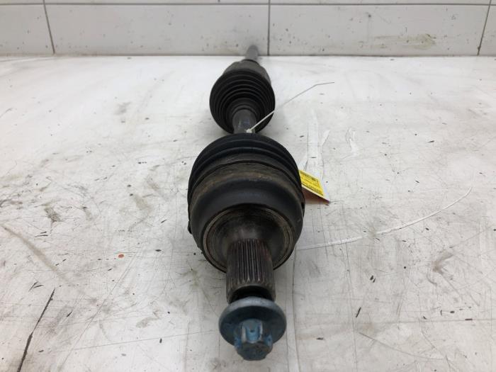 Gebruikte Steekas links-voor Mercedes GLK (204.7/9) 3.0 350 CDI 24V 4-Matic Prijs € 313,95 Margeregeling aangeboden door Wessel Parts & Service B.V.
