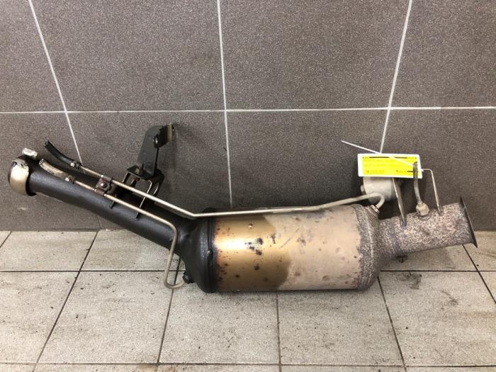 Gebruikte Roetfilter Mercedes ML II (164/4JG) 3.0 ML-320 CDI 4-Matic V6 24V Prijs € 366,45 Margeregeling aangeboden door Wessel Parts & Service B.V.