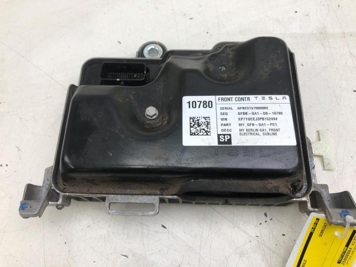 Gebruikte Central electronic module Tesla Model Y (5YJY) RWD Prijs € 418,95 Margeregeling aangeboden door Wessel Parts & Service B.V.