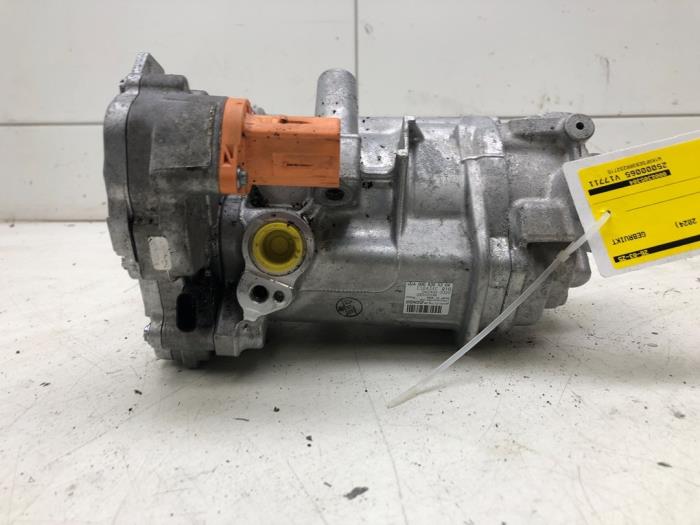 Gebruikte Aircopomp Mercedes C (W206) C-300 e 2.0 Turbo Prijs € 523,95 Margeregeling aangeboden door Wessel Parts & Service B.V.