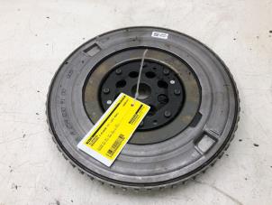 Gebruikte Vliegwiel Mercedes C (W206) C-300 e 2.0 Turbo Prijs € 599,00 Margeregeling aangeboden door Wessel Parts & Service B.V.