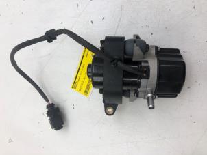 Gebruikte Waterpomp Mercedes C (W206) C-300 e 2.0 Turbo Prijs € 299,00 Margeregeling aangeboden door Wessel Parts & Service B.V.