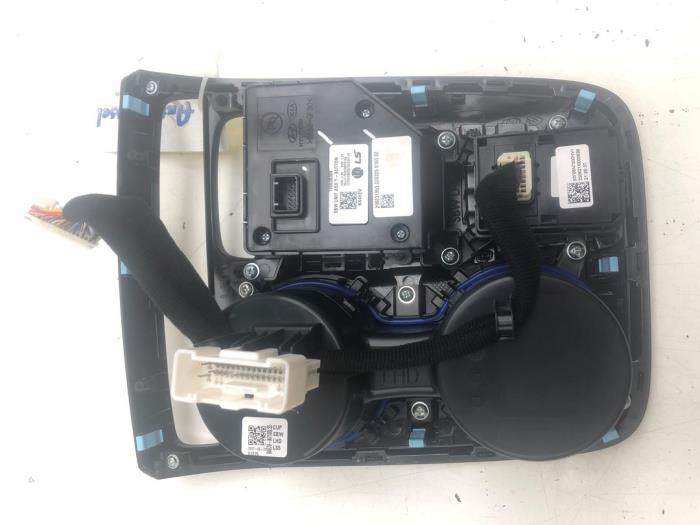 Gebruikte Standenschakelaar automaatbak Hyundai Tucson (NX) 1.6 T-GDI HEV HTRAC Prijs € 288,75 Margeregeling aangeboden door Wessel Parts & Service B.V.