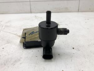 Gebruikte Vacuum ventiel Kia Stonic (YB) 1.0i T-GDi 12V Prijs € 29,00 Margeregeling aangeboden door Wessel Parts & Service B.V.