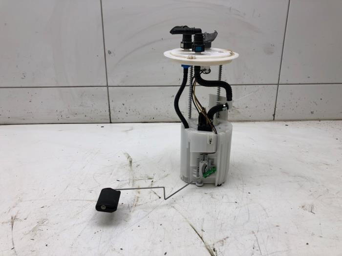 Gebruikte Tank element Pomp Kia Sportage (QL) 1.6 CRDi 16V Eco-Dynamics+ Prijs € 72,45 Margeregeling aangeboden door Wessel Parts & Service B.V.