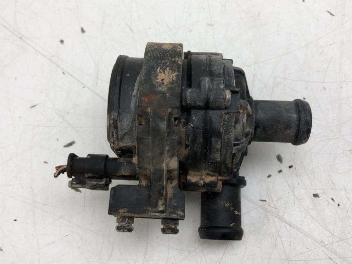 Gebruikte Waterpomp Audi Q3 Sportback (F3N) 2.0 35 TDI 16V Prijs € 40,95 Margeregeling aangeboden door Wessel Parts & Service B.V.