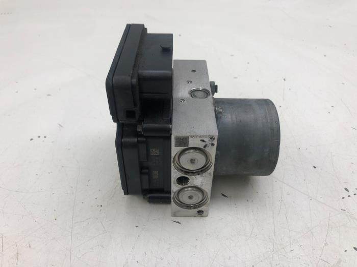 ABS Pomp van een Mercedes-Benz Sprinter 3,5t (910.0/910.1/907.1/907.2) 316 CDI 2.1 D RWD 2022