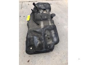 Gebruikte Adblue tank Mercedes GLE (W166) 350d 3.0 V6 24V BlueTEC 4-Matic Prijs € 349,00 Margeregeling aangeboden door Wessel Parts & Service B.V.