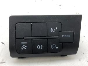 Gebruikte Licht Schakelaar Citroen Jumper (U9) 2.2 Blue HDi 120 Prijs € 35,00 Margeregeling aangeboden door Wessel Parts & Service B.V.