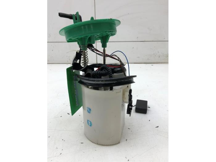 Gebruikte Tank element Pomp Volkswagen Golf VII (AUA) 1.2 TSI 16V Prijs € 40,95 Margeregeling aangeboden door Wessel Parts & Service B.V.