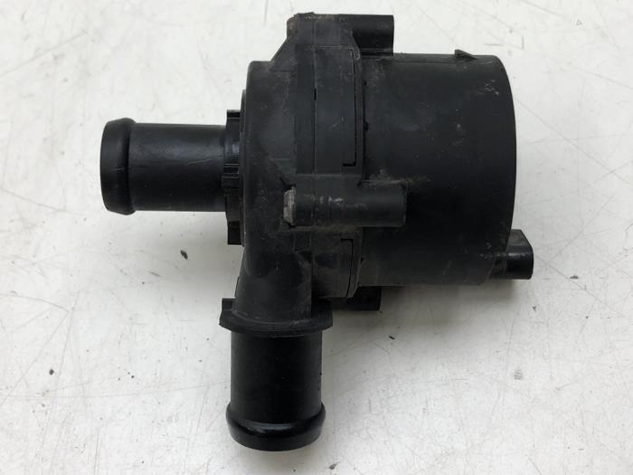 Gebruikte Waterpomp Volkswagen Golf VII (AUA) 1.2 TSI 16V Prijs € 36,75 Margeregeling aangeboden door Wessel Parts & Service B.V.