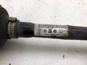 Gebruikte Aandrijfas links-voor Skoda Superb Combi (3V5) 1.5 TSI Evo 16V Prijs € 149,00 Margeregeling aangeboden door Autobedrijf G.H. Wessel B.V.