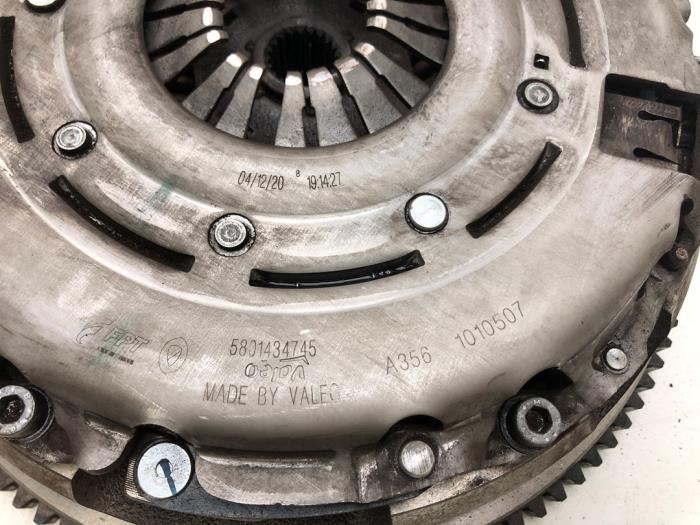 Gebruikte Dubbele massa vliegwiel Fiat Ducato (250) 2.3 D 120 Multijet Prijs € 313,95 Margeregeling aangeboden door Wessel Parts & Service B.V.