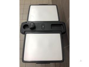 Gebruikte Klaptafel Mercedes V (447.8) 2.0 300d 16V Prijs € 499,00 Margeregeling aangeboden door Wessel Parts & Service B.V.