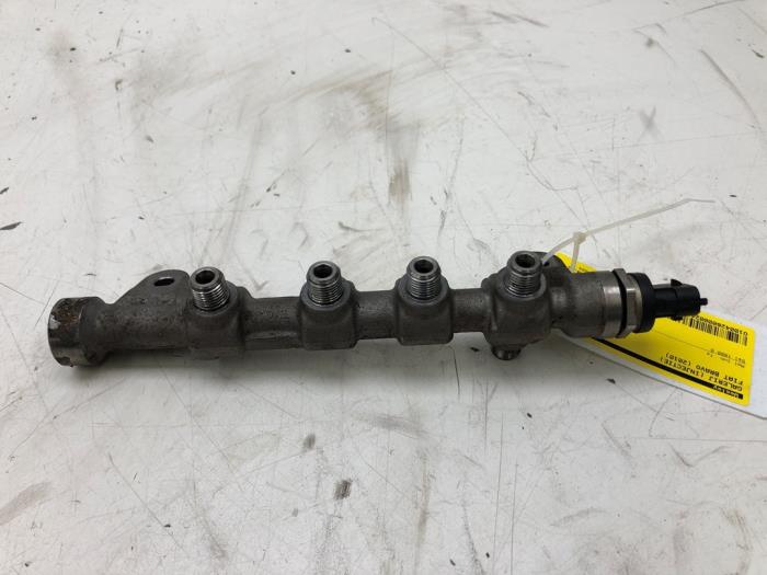 Gebruikte Common rail (Injectie) Fiat Bravo (198A) 1.6 D Multijet 90 Prijs € 51,45 Margeregeling aangeboden door Wessel Parts & Service B.V.