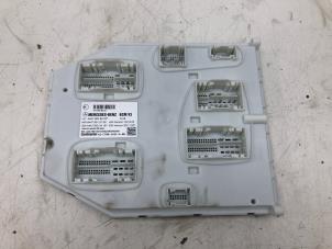 Gebruikte Comfort Module Mercedes V (447.8) 2.0 300d 16V Prijs € 299,00 Margeregeling aangeboden door Wessel Parts & Service B.V.