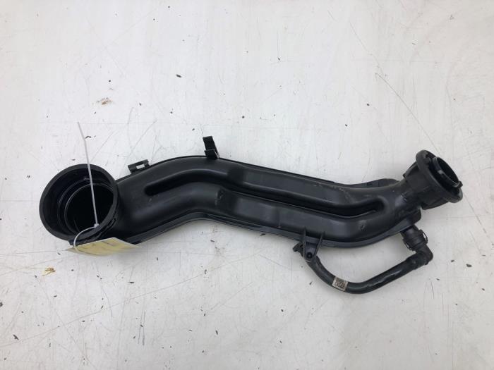 Gebruikte Intercooler Buis Skoda Superb Combi (3V5) 1.5 TSI Evo 16V Prijs € 51,45 Margeregeling aangeboden door Wessel Parts & Service B.V.