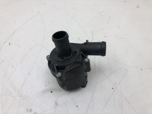 Gebruikte Waterpomp Skoda Superb Combi (3V5) 1.5 TSI Evo 16V Prijs € 29,00 Margeregeling aangeboden door Wessel Parts & Service B.V.