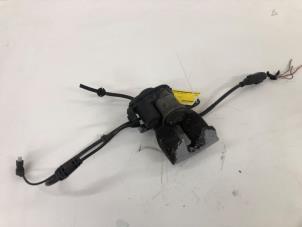 Gebruikte Remklauw (Tang) links-achter Mercedes GLE (V167) 350de 2.0 Turbo 16V 4-Matic Prijs € 199,00 Margeregeling aangeboden door Wessel Parts & Service B.V.