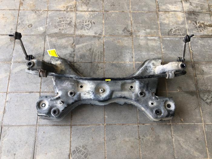Gebruikte Subframe Volkswagen Up! (121) e-Up! Prijs € 131,25 Margeregeling aangeboden door Wessel Parts & Service B.V.