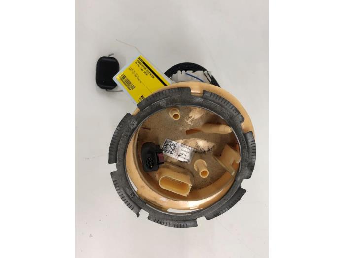 Gebruikte Tank element Pomp Volkswagen Polo VI (AW1) 1.6 TDI 16V 80 Prijs € 131,25 Margeregeling aangeboden door Wessel Parts & Service B.V.