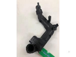 Gebruikte Intercooler Buis Volkswagen Polo VI (AW1) 1.0 TSI 12V Prijs € 39,00 Margeregeling aangeboden door Wessel Parts & Service B.V.