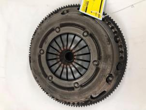 Gebruikte Vliegwiel Volkswagen Polo VI (AW1) 1.0 TSI 12V Prijs € 175,00 Margeregeling aangeboden door Wessel Parts & Service B.V.