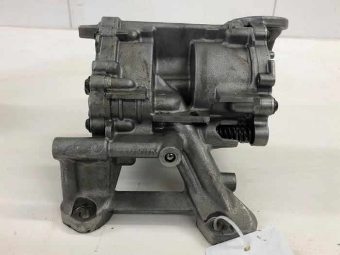 Gebruikte Oliepomp BMW X1 (F48) sDrive 18i 1.5 12V TwinPower Turbo Prijs € 208,95 Margeregeling aangeboden door Wessel Parts & Service B.V.