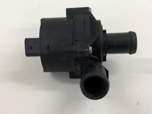 Gebruikte Waterpomp Volkswagen Tiguan (AD1) 2.0 TSI 16V 4Motion Prijs € 49,00 Margeregeling aangeboden door Wessel Parts & Service B.V.