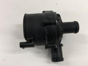 Gebruikte Waterpomp Skoda Kamiq 1.0 TSI 12V Prijs € 29,00 Margeregeling aangeboden door Wessel Parts & Service B.V.