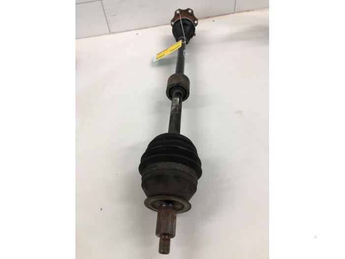 Gebruikte Aandrijfas rechts-voor Skoda Kamiq 1.0 TSI 12V Prijs € 313,95 Margeregeling aangeboden door Wessel Parts & Service B.V.