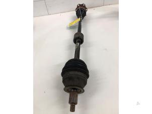 Gebruikte Aandrijfas rechts-voor Skoda Kamiq 1.0 TSI 12V Prijs € 299,00 Margeregeling aangeboden door Wessel Parts & Service B.V.