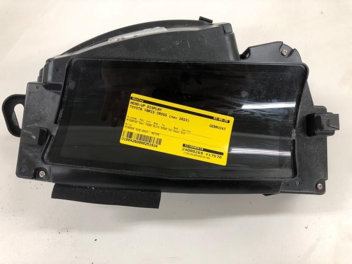 Gebruikte Head-up display Toyota Yaris Cross (PB1/PJ1) 1.5 12V Hybrid 115 Prijs € 313,95 Margeregeling aangeboden door Wessel Parts & Service B.V.