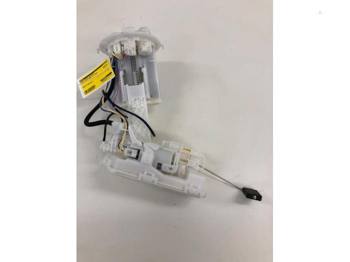 Gebruikte Tank element Pomp Toyota Yaris Cross (PB1/PJ1) 1.5 12V Hybrid 115 Prijs € 156,45 Margeregeling aangeboden door Wessel Parts & Service B.V.