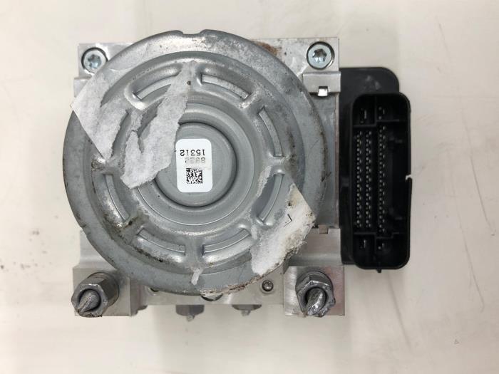 Gebruikte ABS Pomp Dacia Sandero III 1.0 TCe 90 12V Prijs € 208,95 Margeregeling aangeboden door Wessel Parts & Service B.V.