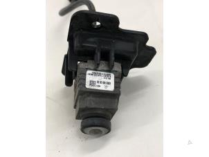 Gebruikte Camera voorzijde Mercedes GLC Coupe (C253) 3.0 350d V6 24V 4-Matic Prijs € 275,00 Margeregeling aangeboden door Wessel Parts & Service B.V.